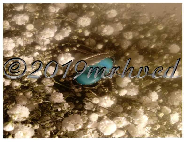 La Gypsophile Paniculée for Mother’s Day 2019 -photo of flowers and turquoise.